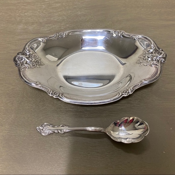 International Silver Orleans Pattern Party Set - Picture 6 of 11